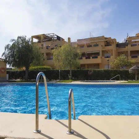 Casa Amarilla Bajo Con Jardin Piscina Parking *